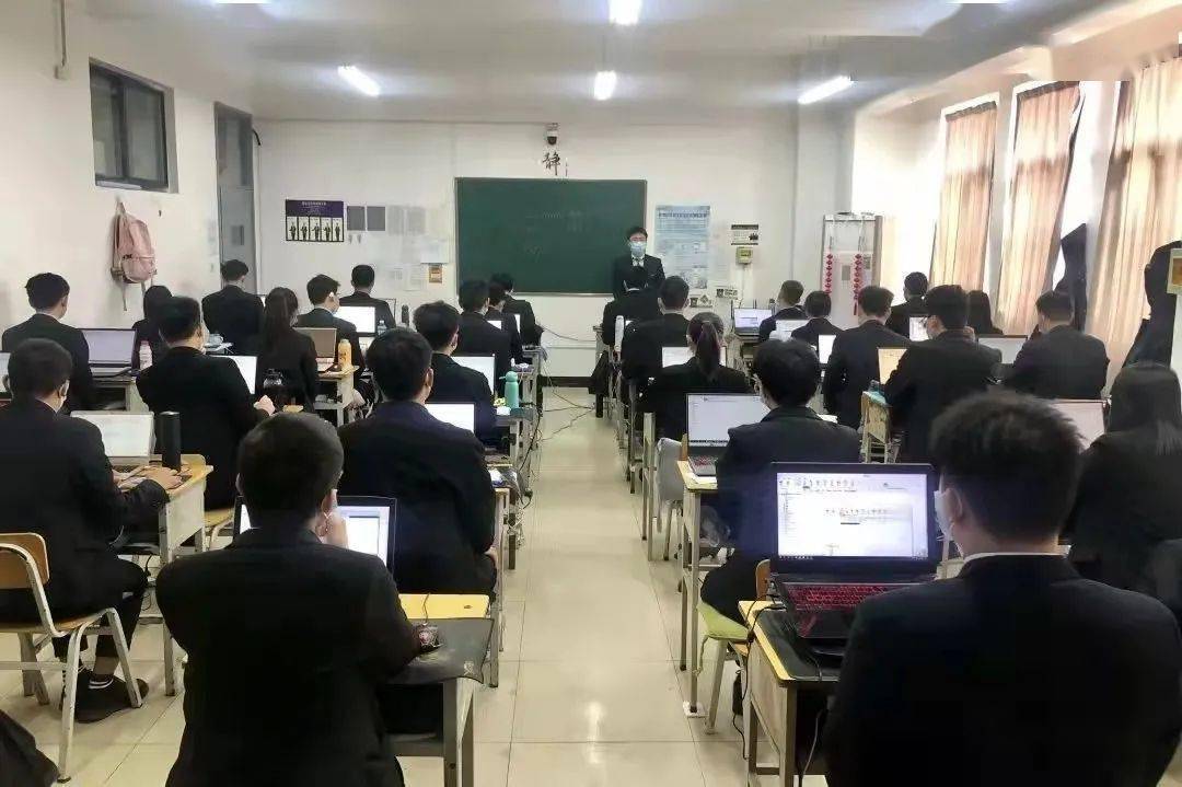 八维教育高技能工程师人才培训助力学子优质就业