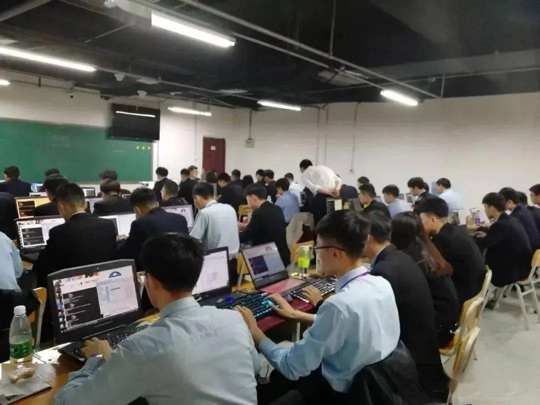 八维教育高技能工程师人才培训助力学子优质就业