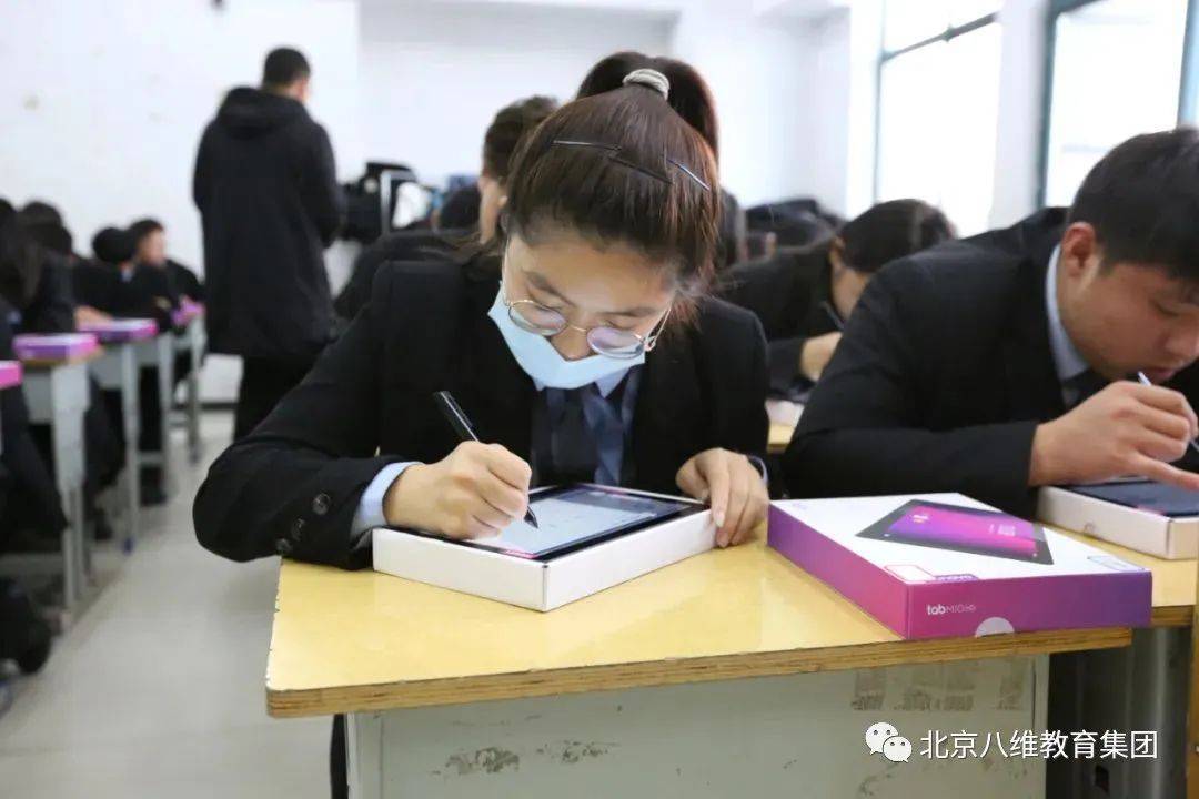 八维教育算法工程师培训助力学子高质量就业 