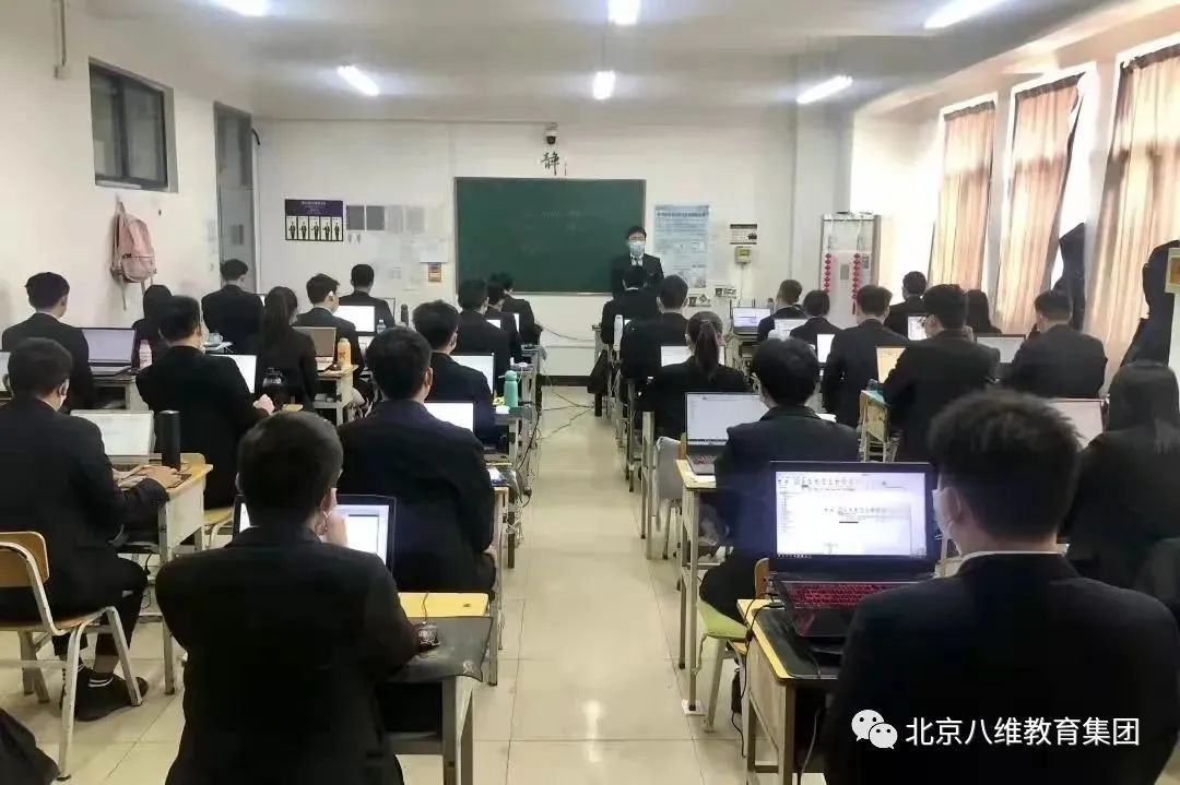 八维教育数据工程师培训助力学子高质量就业